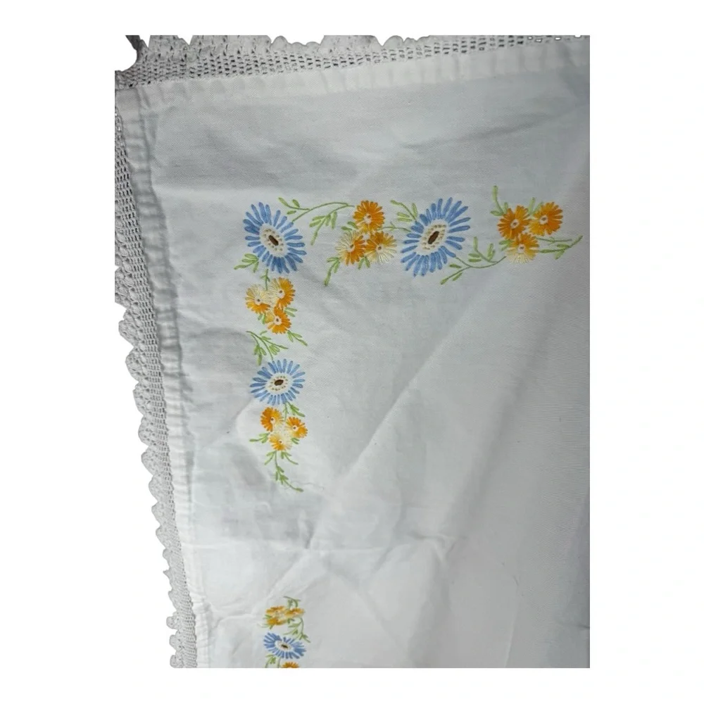 N/A white tablecloth